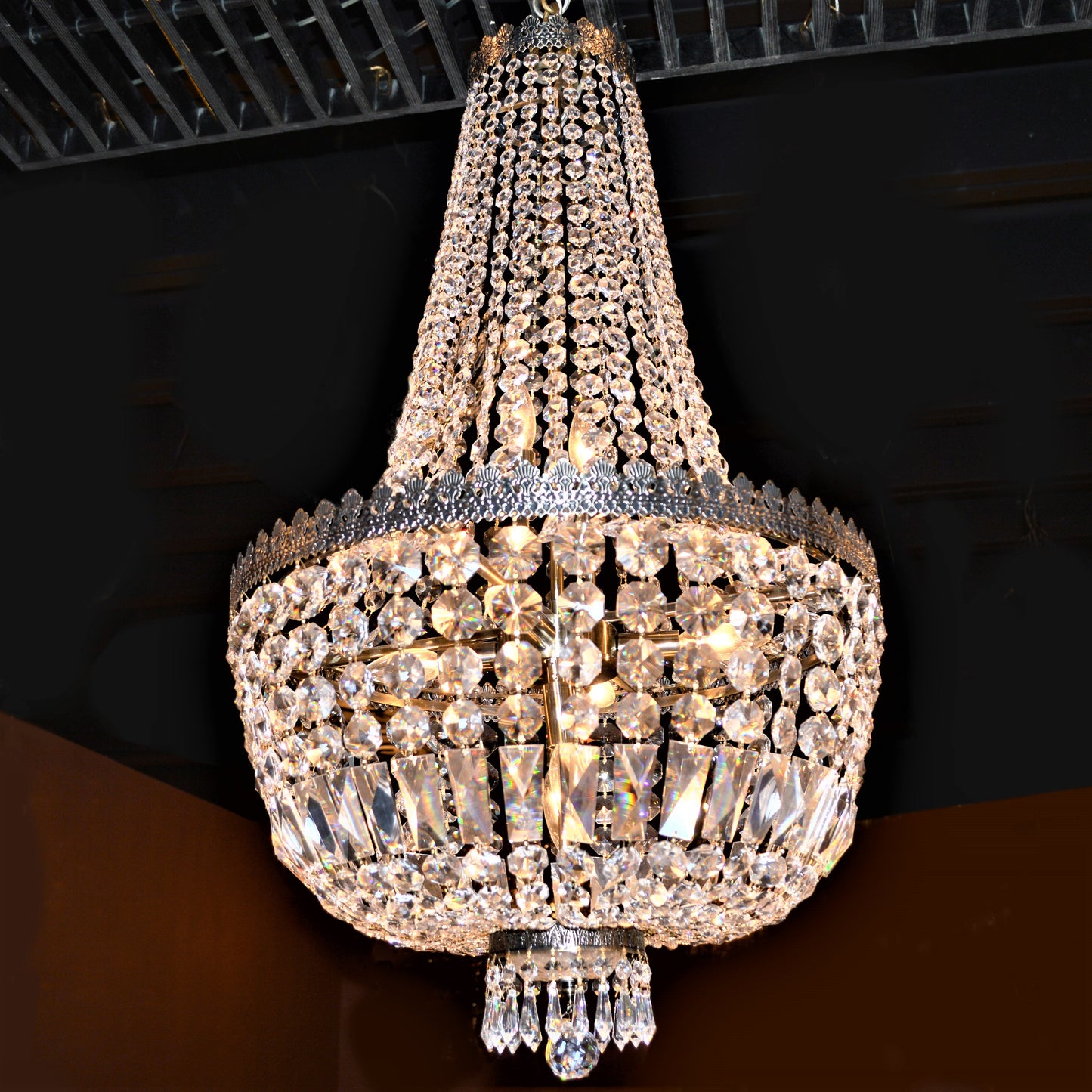 Metropolitan 8 light antique bronze chandelier